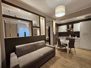 Family Studio | Living area | 42-inch Smart TV with satellite channels - Teseo Rooms & Relax (Genoa)