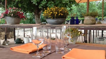 Klassieke tweepersoonskamer, en-suite badkamer | Terras
