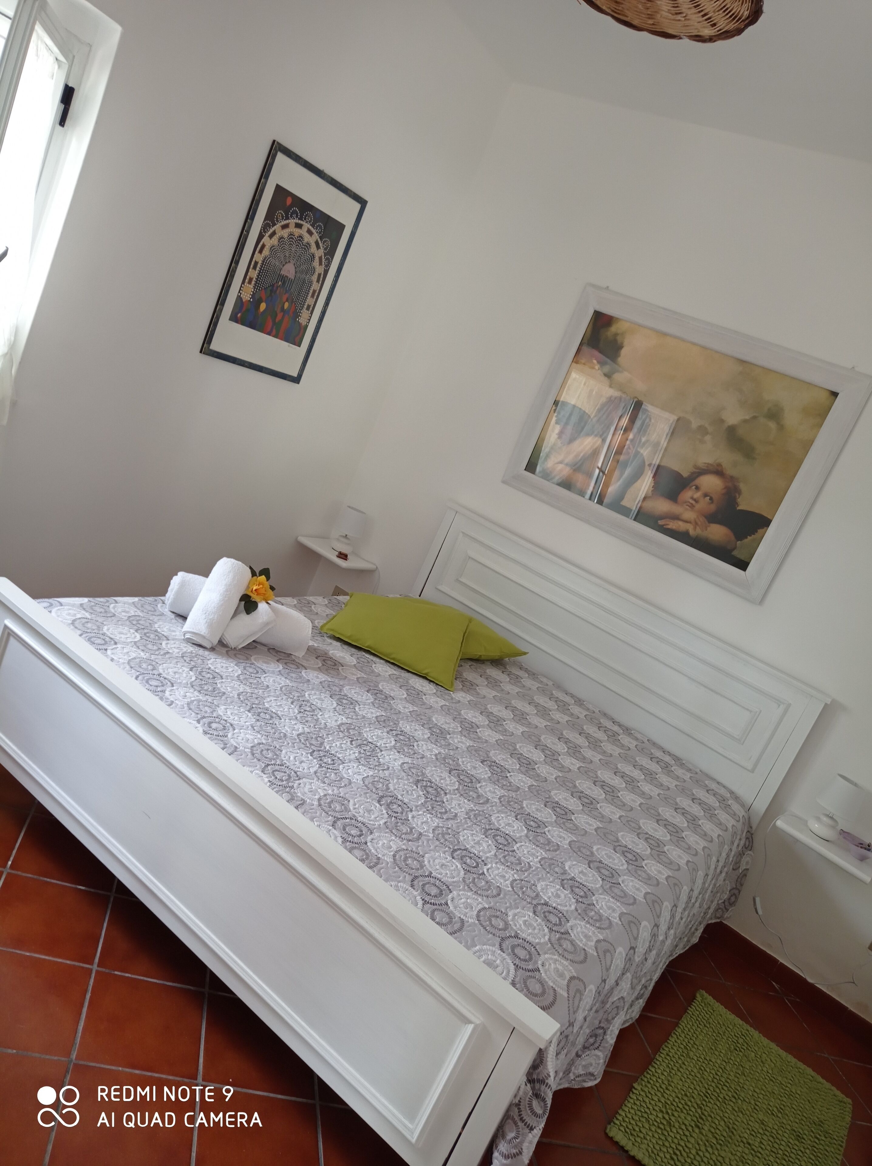 1 chambre, fer et planche à repasser, draps fournis