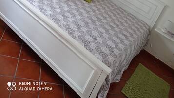 1 chambre, fer et planche Ă repasser, draps fournis