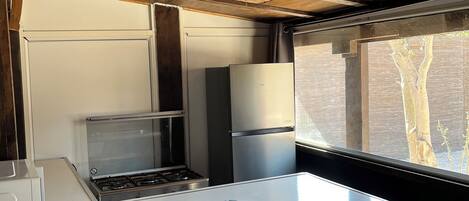 Microwave, oven, stovetop, coffee/tea maker