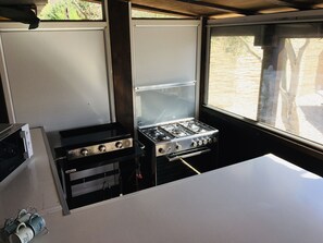 Mikrobølgeovn, ovn og kokeplater