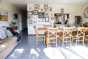 House, 5 Bedrooms, Smoking, Balcony | Dining room