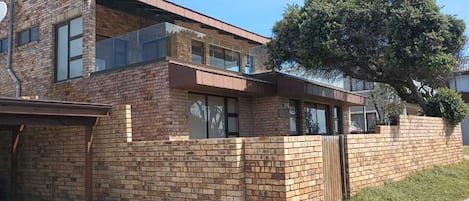 House, 5 Bedrooms, Smoking, Balcony | Exterior