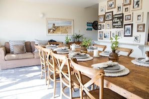 House, 5 Bedrooms, Smoking, Balcony | Dining room