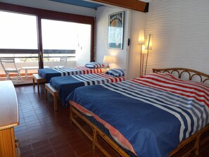 1 bedroom, iron/ironing board - Superb sea view in St Cyprien with your feet in the water (Saint-Cyprien)