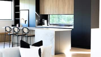 Micro-ondes, plaque de cuisson, lave-vaisselle