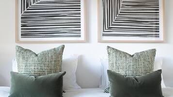 4 bedrooms, iron/ironing board, Internet, bed sheets