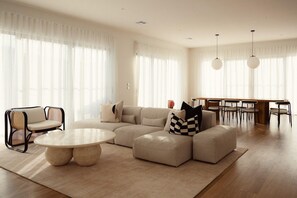 Smart TV y chimenea