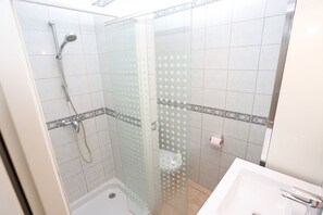 Regadera y secadora de cabello 
