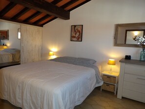 3 chambres, fer et planche à repasser, Wi-Fi gratuit