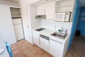 Fridge, microwave, oven, dishwasher - St Cyprien: The good life at the Marina and swimming pool (Saint-Cyprien)