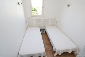 Spa - St Cyprien: The good life at the Marina and swimming pool (Saint-Cyprien)