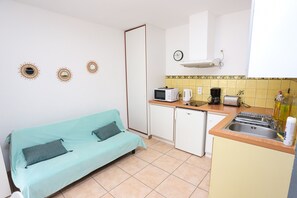 Fridge, microwave, coffee/tea maker, electric kettle