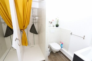 Shower, hair dryer - St Cyprien Little paradise with swimming pool wifi air conditioning and 2 bikes (Saint-Cyprien)