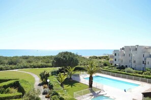 Pool - mezzanine apartment with balcony and swimming pool (Saint-Cyprien)