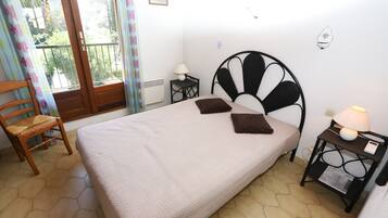 2 chambres, fer et planche Ă repasser