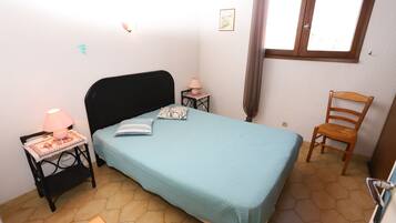 2 bedrooms, iron/ironing board