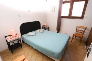 2 chambres, fer et planche à repasser