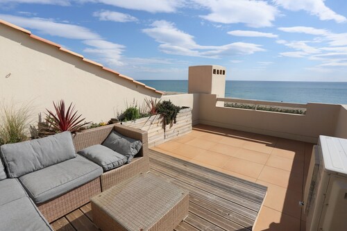 St Cyprien Duplex facing the sea with solarium and swimming pool 6p!