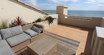 St Cyprien Duplex facing the sea with solarium and swimming pool 6p!