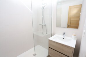 Shower, hair dryer - St Cyprien Duplex facing the sea with solarium and swimming pool 6p! (Saint-Cyprien)