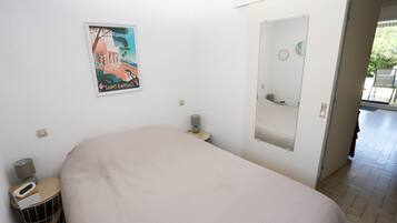 2 bedrooms, iron/ironing board, free WiFi