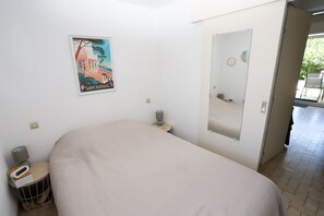 2 bedrooms, iron/ironing board, free WiFi