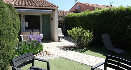 St Cyprien Maison fleurie quartier calme proche des plages