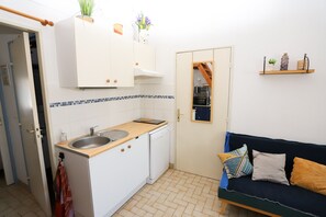 Fridge, microwave, dishwasher, coffee/tea maker