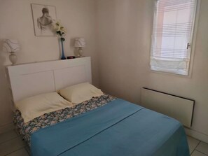 2 bedrooms, iron/ironing board - St Cyprien: Calm and gentleness on the edge of the lagoon (Saint-Cyprien)