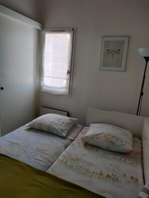 2 bedrooms, iron/ironing board