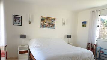 4 bedrooms, iron/ironing board, free WiFi