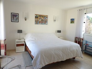 4 bedrooms, iron/ironing board, free WiFi