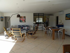 TV - St Cyprien bright villa with swimming pool 4 bedrooms/3 bathrooms (Saint-Cyprien)