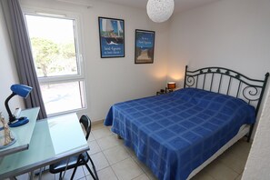 2 bedrooms, iron/ironing board, free WiFi