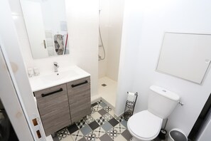 Shower, hair dryer - St Cyprien, a gem on the port, everything within easy reach (Saint-Cyprien)