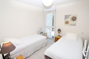 2 bedrooms, iron/ironing board - St Cyprien apartment with beautiful terrace and swimming pool (Saint-Cyprien)