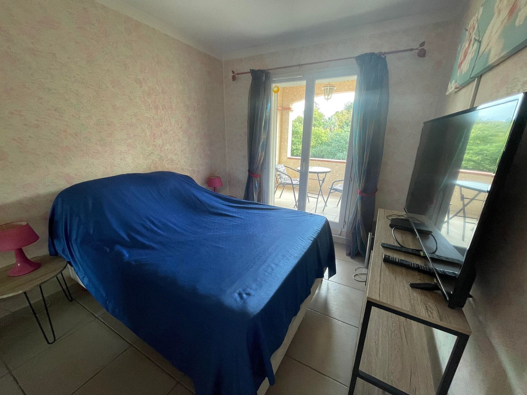 4 slaapkamers, een strijkplank/strijkijzer, reisbedje