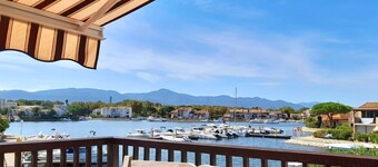 Spacious classified studio with marina,mountain and sea views
