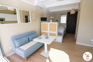 Interior - Spacious classified studio with marina,mountain and sea views (Saint-Cyprien)