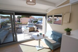 Interior - Spacious classified studio with marina,mountain and sea views (Saint-Cyprien)