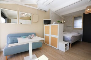 Iron/ironing board, free WiFi - Spacious classified studio with marina,mountain and sea views (Saint-Cyprien)