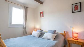 3 chambres, fer et planche Ă repasser