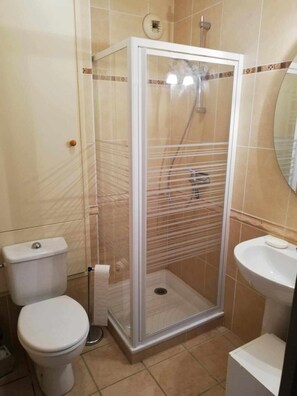 Shower, hair dryer - St Cyprien Sunny retreat with pool access (Saint-Cyprien)