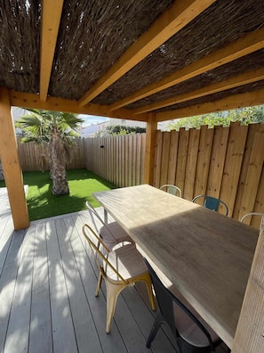 Outdoor dining - St CYPRIEN 3-star villa with swimming pool, 3 bedrooms (Saint-Cyprien)