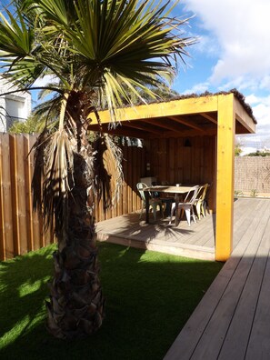 Outdoor dining - St CYPRIEN 3-star villa with swimming pool, 3 bedrooms (Saint-Cyprien)