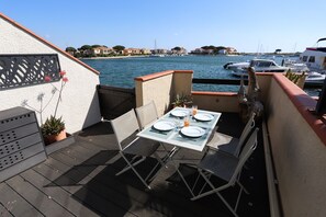 Outdoor dining - St Cyprien Marina view bright apartment for 4 people (Saint-Cyprien)