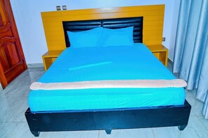 5 habitaciones, tabla de planchar con plancha, wifi y ropa de cama