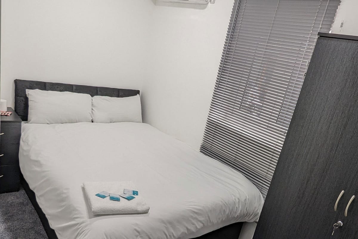Habitación doble estándar, 1 cama matrimonial, baño privado | Wifi gratis y ropa de cama